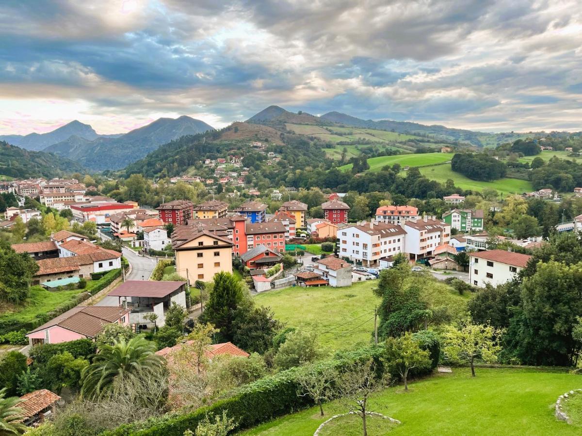 Cangas De Onis A Orillas Del Rio Sella Kültér fotó
