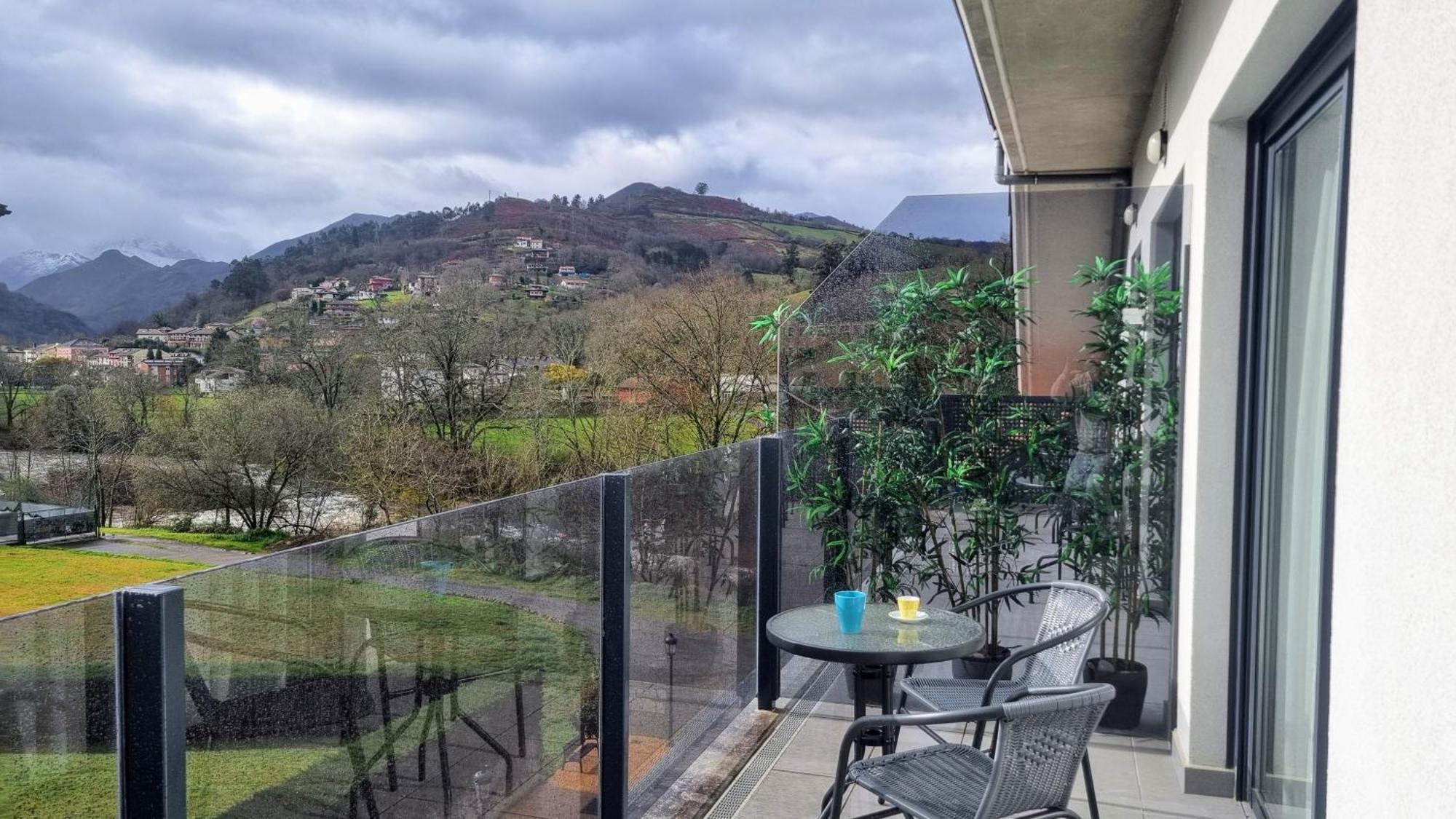 Cangas De Onis A Orillas Del Rio Sella Kültér fotó
