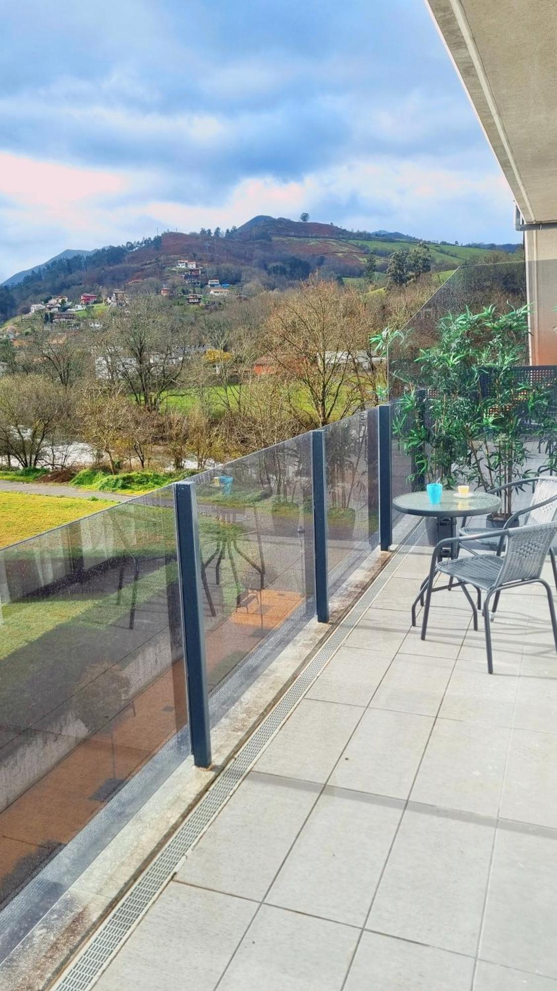 Cangas De Onis A Orillas Del Rio Sella Kültér fotó